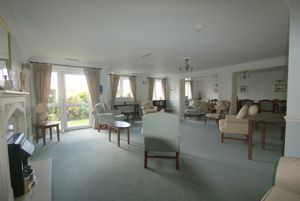RESIDENTS LOUNGE- click for photo gallery